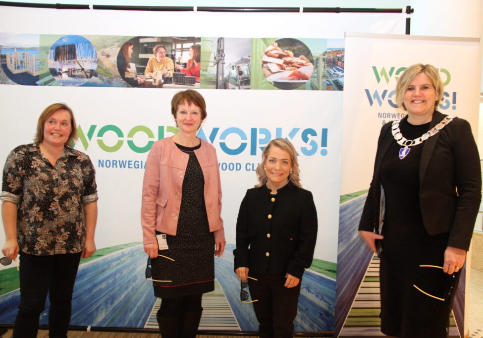 Kari Åker (leder for Trøndelag Bondelag, Kjersti Kinderås (klyngeleder for WoodWorks!Cluster), Sandra Borch (landbruks- og matminister og Anne Berit Lein (ordfører i Steinkjer)